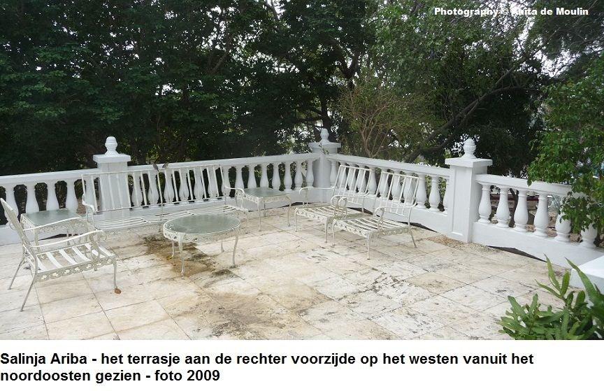 10. Salinja Ariba terrasje aan de rechter voorzijde 2009